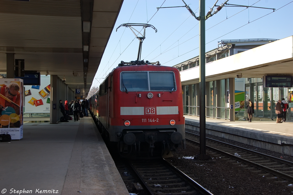 111 144-2 mit dem RE (RE 14096) von Hannover Hbf nach Nienburg(Weser) im Hannover Hbf. 15.03.2013 