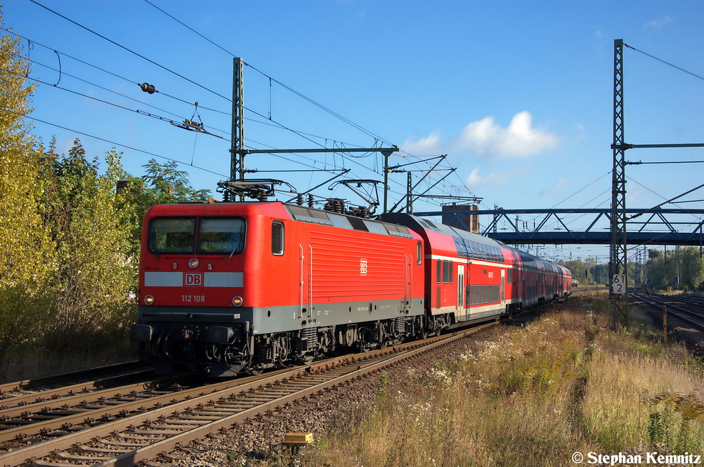 112 108 mit dem RE1 (RE 18116) von Frankfurt(Oder) nach Magdeburg Hbf, bei der Einfahrt in den Brandenburger Hbf. 09.10.2012