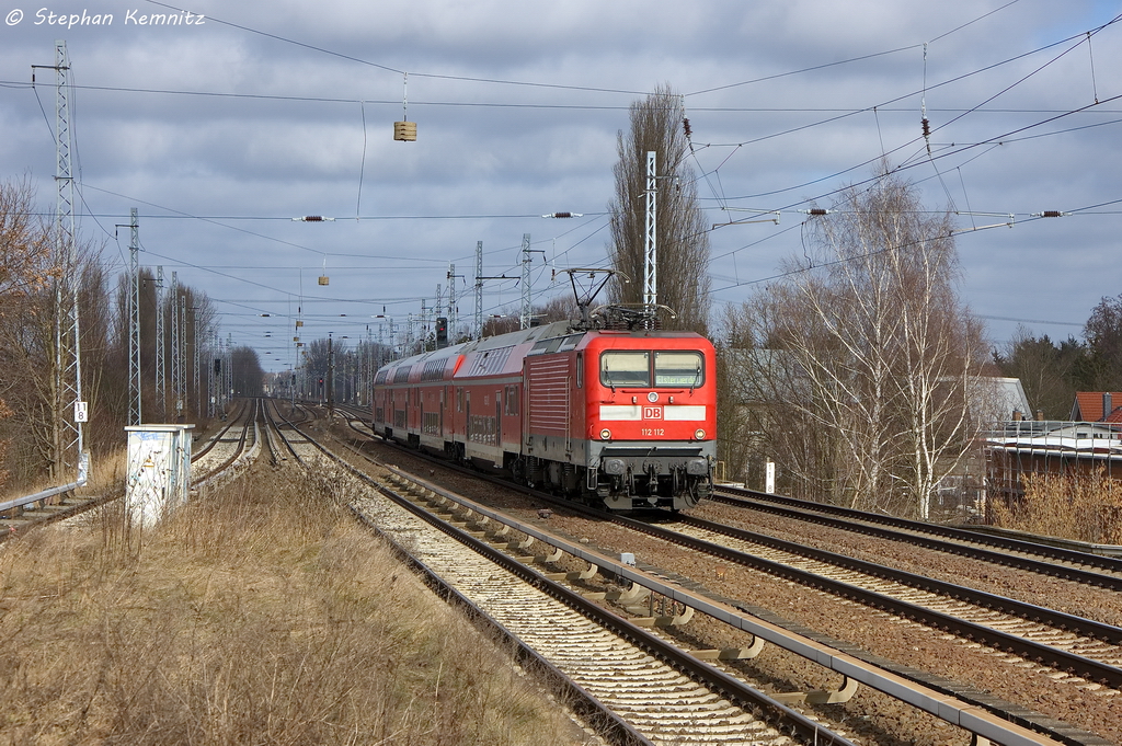 112 112 mit dem RE3 (RE 18311) von Stralsund Hbf nach Elsterwerda in Berlin-Karow. 01.03.2013