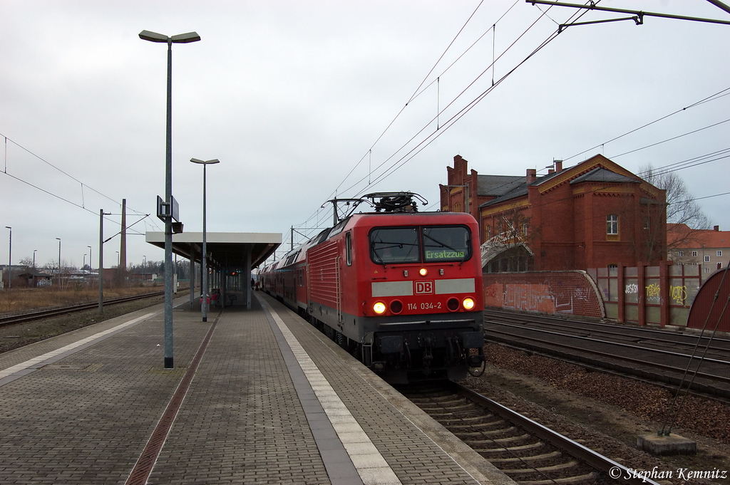 114 034-2 mit einem Ersatzzug nach Jterbog in Rathenow. 29.02.2012