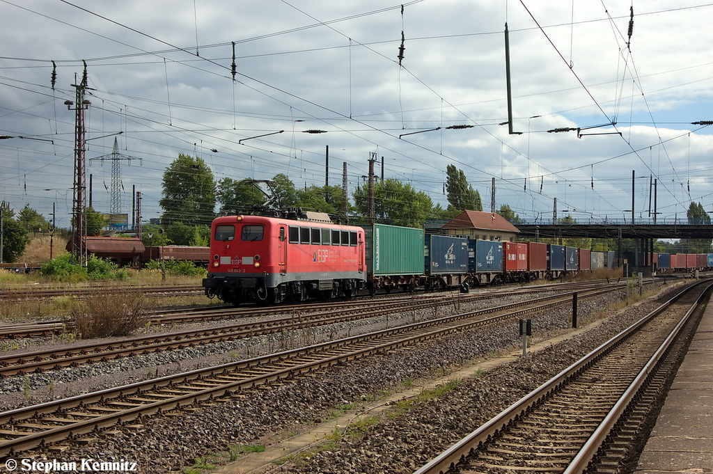 140 853-3 ENON GmbH & Co KG fr ABEG - Anhaltische Brandenburgische Eisenbahn Gesellschaft mit einem Containerzug in Magdeburg-Eichenweiler und fuhr in richtung Stendal weiter. 08.09.2012