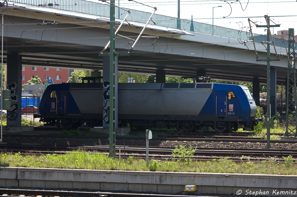 145-CL 201 (145 097-2) Alpha Trains fr HGK - Hfen und Gterverkehr Kln AG [HGK 2015], stand unter der Brcke am Westhafen. 14.05.2013 