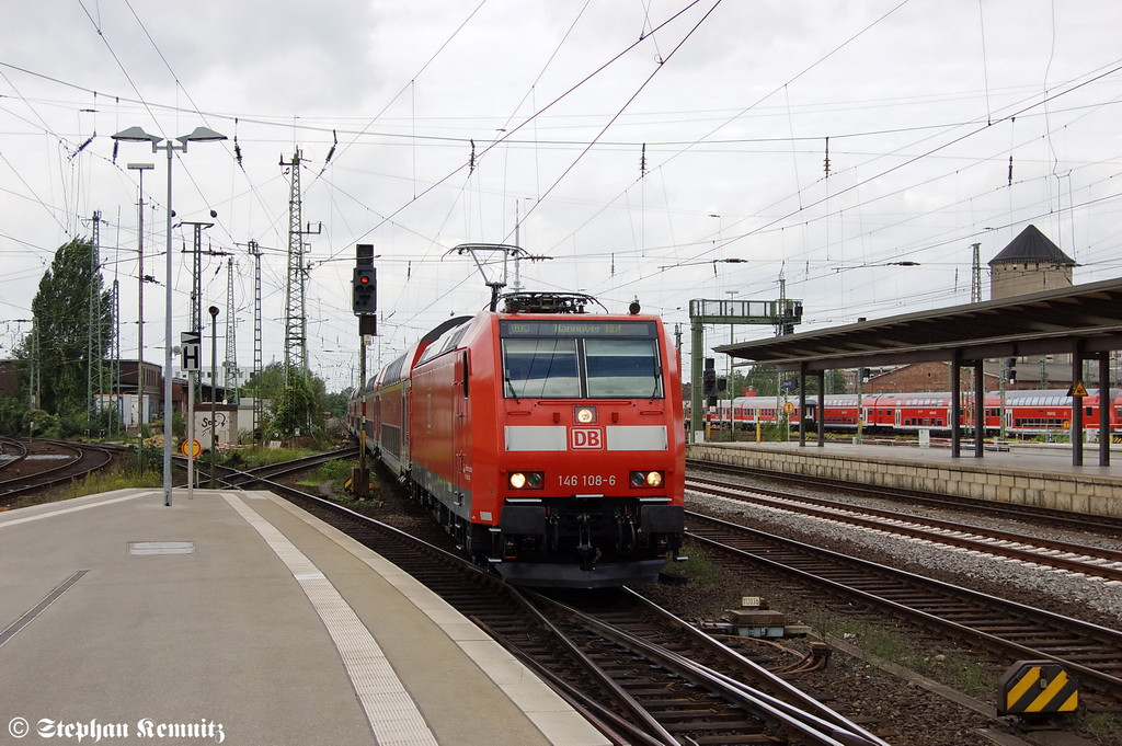 146 108-6 mit dem (RE 4421) von Bremen Hbf nach Hannover Hbf, wird am Gleis 3 in Bremen bereitgestellt. 13.09.2011
