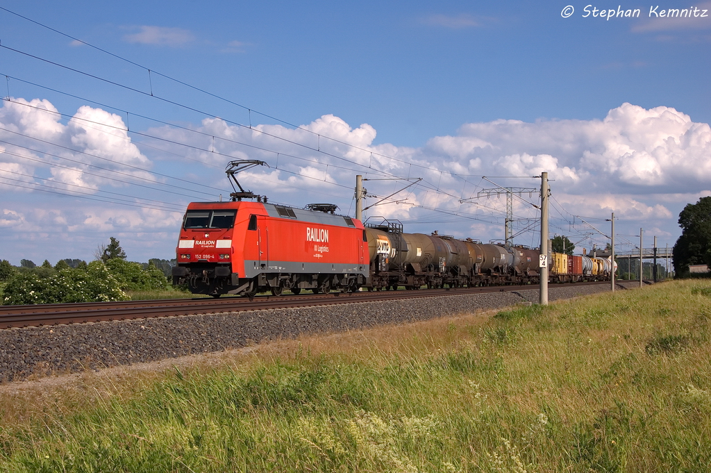 152 096-4 DB Schenker Rail Deutschland AG mit einem kurzem Gterzug in Vietznitz und fuhr in Richtung Wittenberge weiter. 22.06.2013