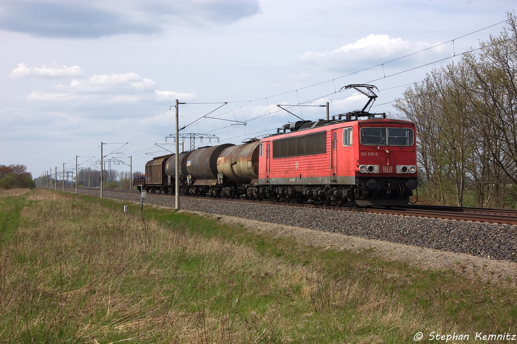 155 016-9 DB Schenker Rail Deutschland AG mit einem gemischtem Gterzug aus Wittenberge, bei der Durchfahrt in Vietznitz und fuhr in Richtung Nauen weiter. 30.04.2013