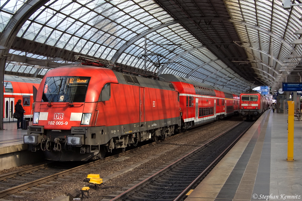 182 005-9 mit dem RE2 (RE 37382) von Cottbus nach Wismar in Berlin-Spandau. 20.04.2012
