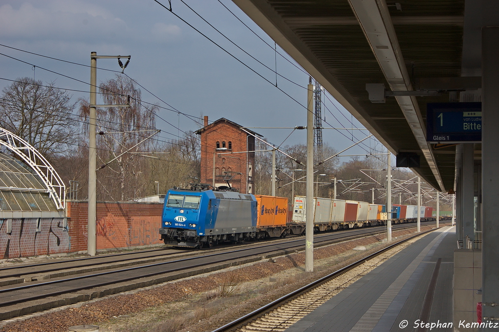185 524-6 Alpha Trains fr ITL Eisenbahn GmbH mit einem Containerzug in Rathenow und fuhr in Richtung Stendal weiter. 17.04.2013