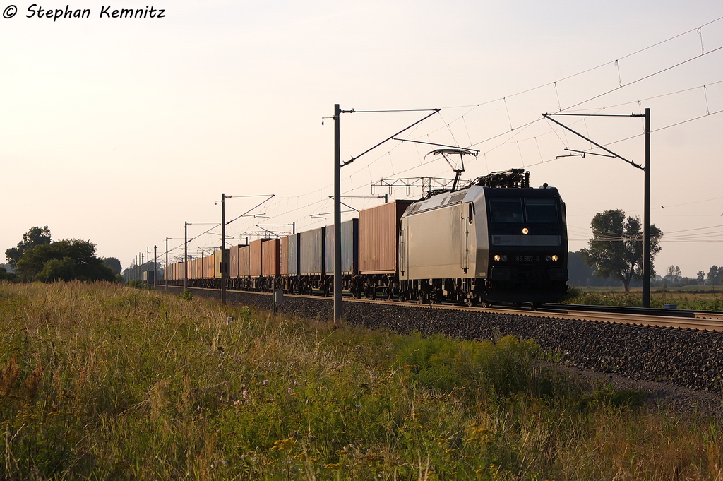 185 557-6 MRCE Dispolok GmbH fr CTL Logistics GmbH mit einem Containerzug in Vietznitz und fuhr in Richtung Nauen weiter. 05.08.2013