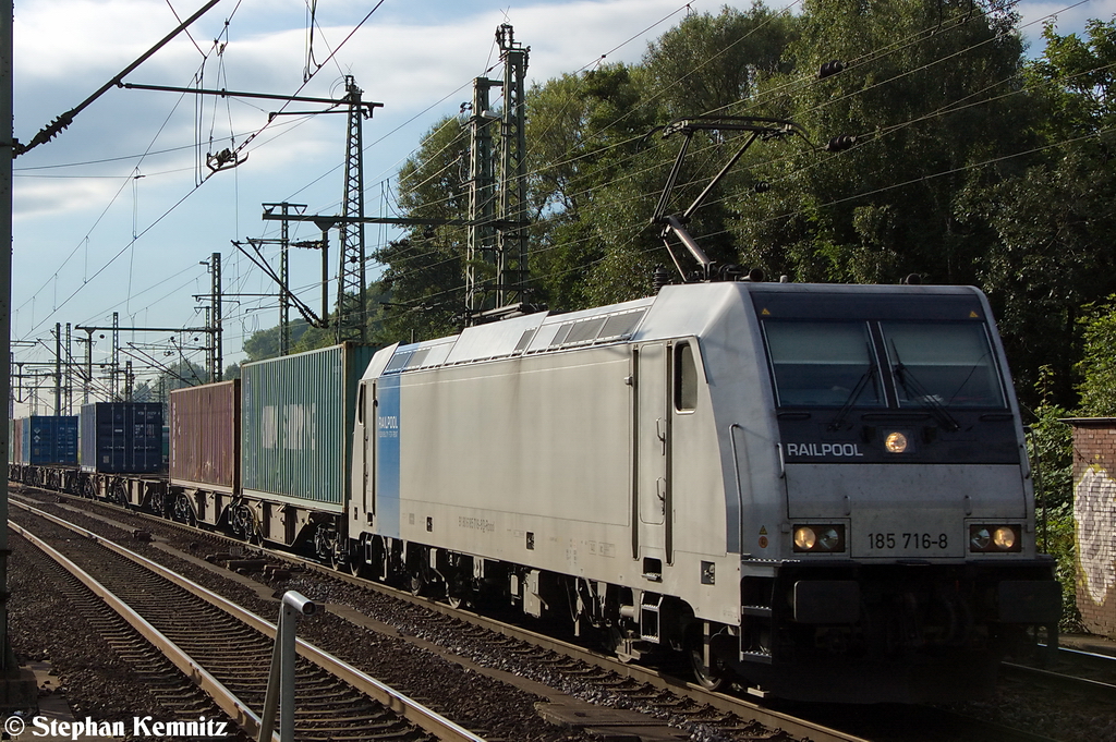 185 716-8 Railpool GmbH fr boxXpress.de GmbH mit einem Containerzug in Hamburg-Harburg. 13.09.2012
