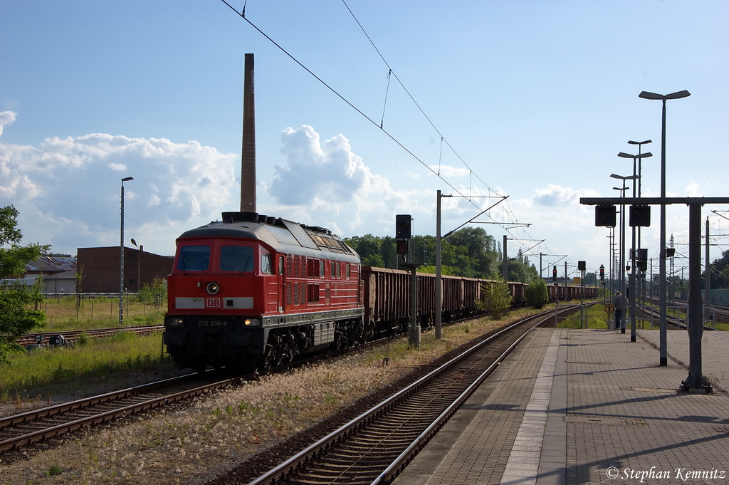 233 636-0 DB Schenker Rail Deutschland AG mit einem Eanos-X Ganzzug aus Brandenburg-Altstadt ber Rathenow umgeleitet und fuhr in Richtung Wustermark weiter. 08.06.2012