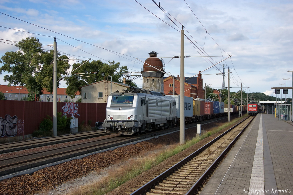 37031 AKIEM fr ECR - Euro Cargo Rail SAS mit einem Containerzug in Rathenow und fuhr in Richtung Stendal weiter. 12.07.2012