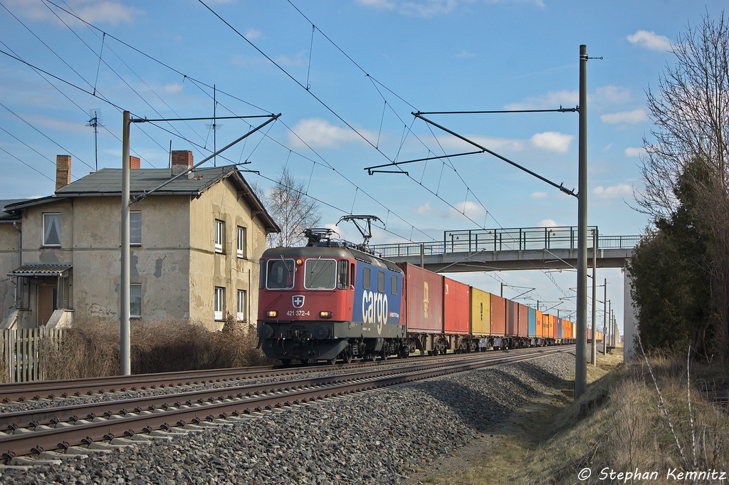 421 372-4 SBB Cargo mit einem Containerzug in Vietznitz und fuhr in Richtung Friesack weiter. 14.04.2013