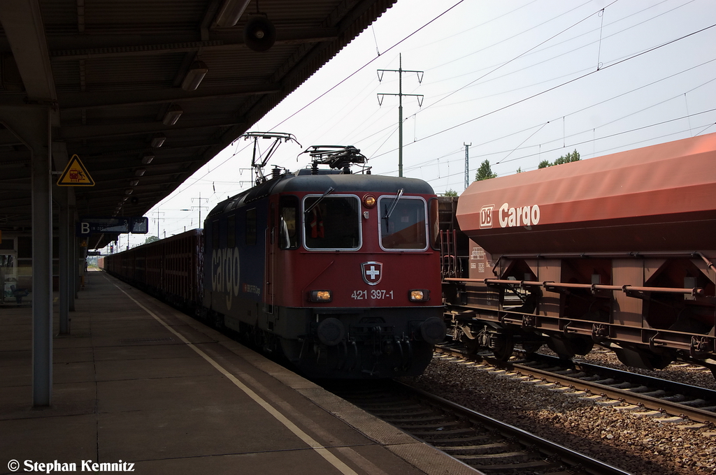 421 397-1 SBB Cargo mit einem Eaos Ganzzug der Firma On Rail GmbH in Schnefeld und fuhr in Richtung Grnauer Kreuz weiter. 21.08.2012
