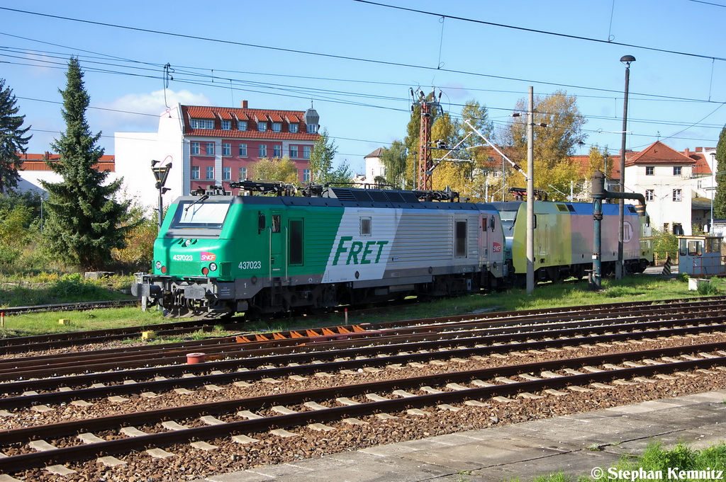 437023 & ES 64 F - 902 standen in Frankfurt(Oder) und warten auf neue Einstze. 13.10.2012
