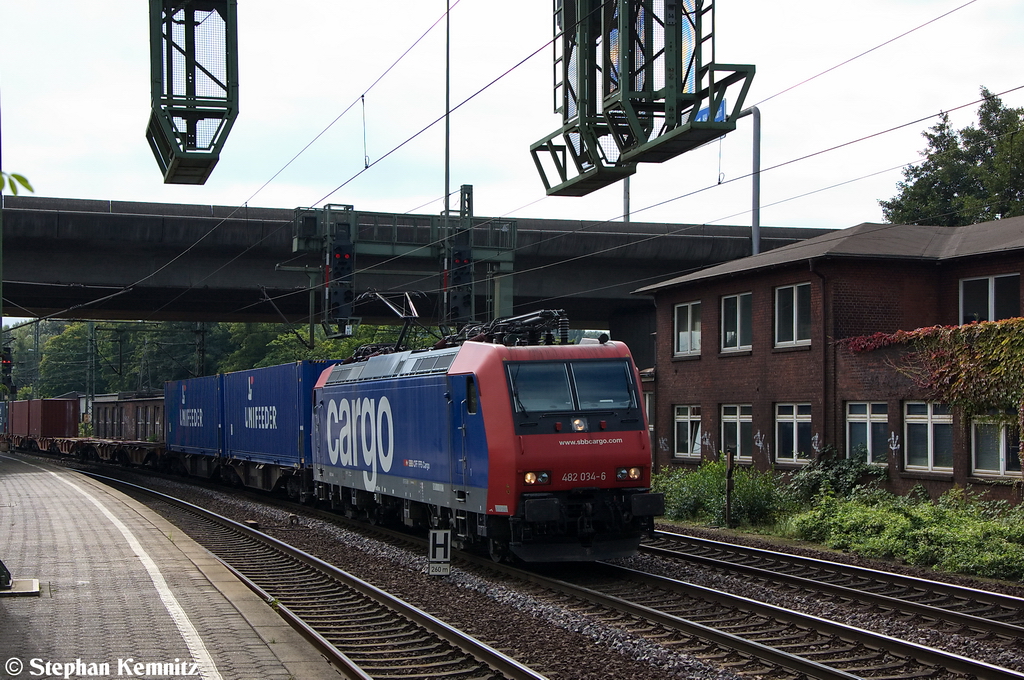 482 034-6 SBB Cargo mit einem Containerzug in Hamburg-Harburg. 13.09.2012