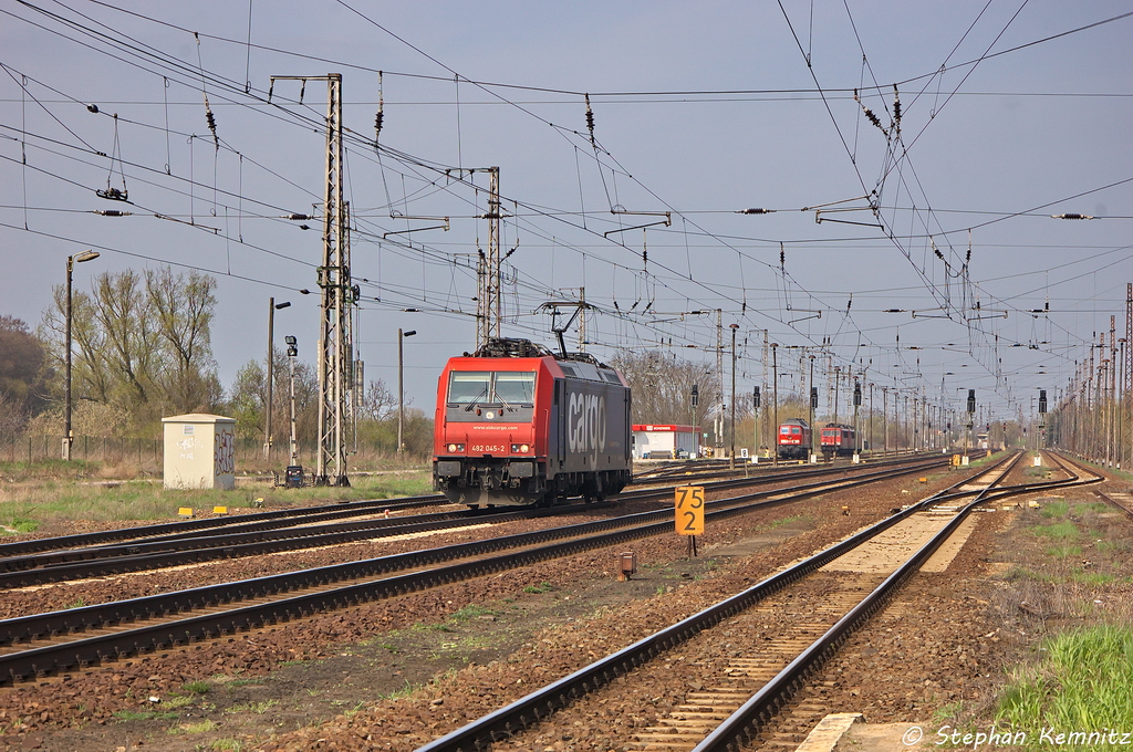 482 045-2 SBB Cargo für Raildox GmbH & Co. KG kam als Lz durch Priort gefahren und fuhr in Richtung Golm weiter. 24.04.2013