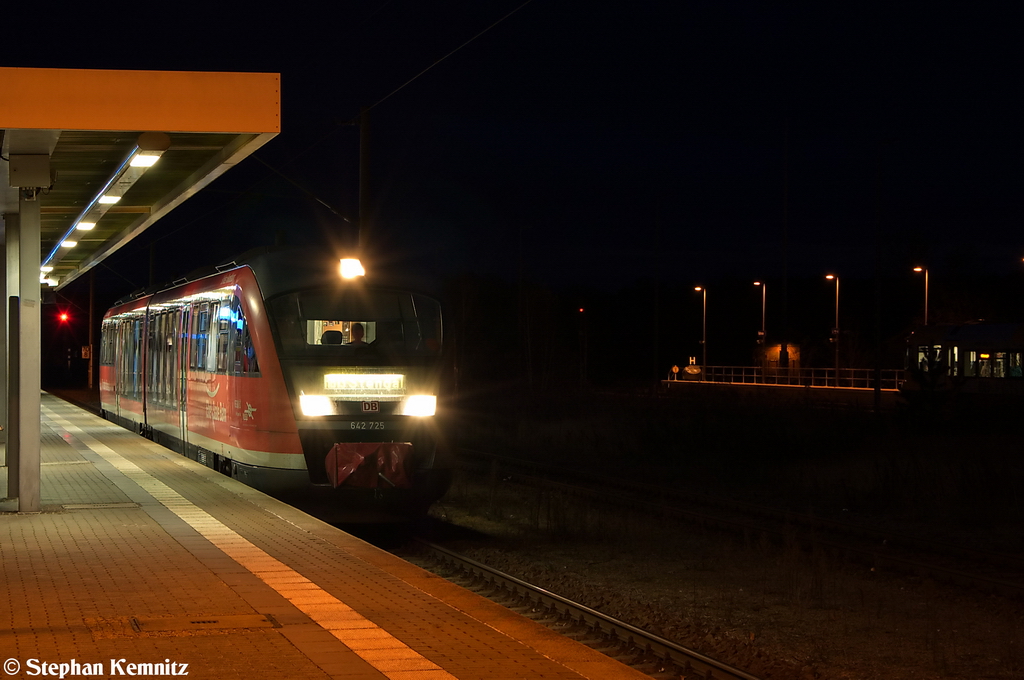 642 225/725 als RB13 (RB 17966) von Rathenow nach Stendal in Rathenow. 26.11.2012