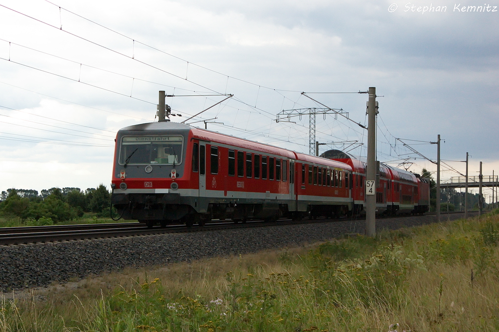 Die 628 656-0 hing am Zugende eines PbZ von Rostock nach Cottbus und gezogen hatte die 143 305-1. Hier war der Pbz gerade in Vietznitz. 31.07.2013