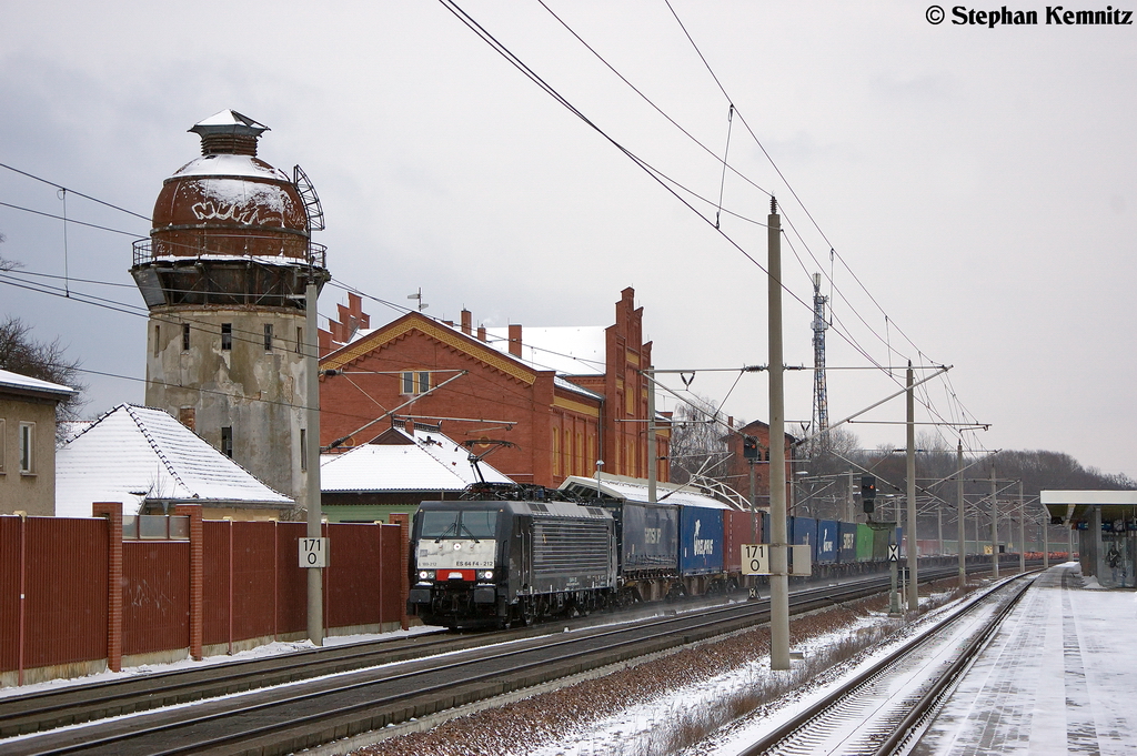 ES 64 F4 - 212 (189 212-4) MRCE Dispolok GmbH fr ERSR - ERS Railways B.V. mit dem  DGS 42330 von Poznan Franowo nach Rotterdam Maasvlakte West, bei der Durchfahrt in Rathenow. 22.01.2013