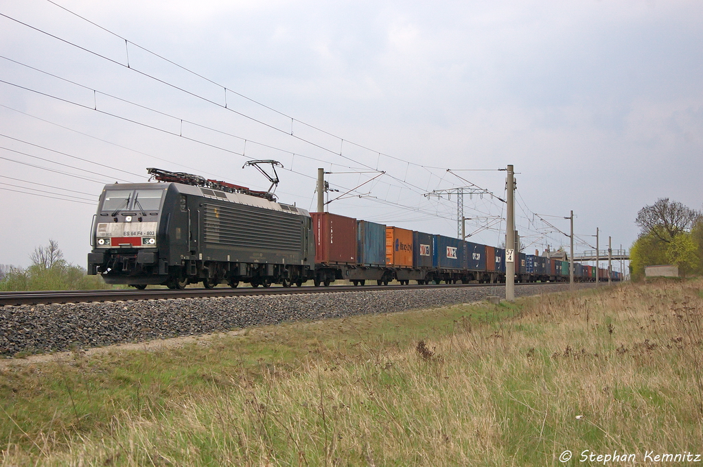 ES 64 F4 - 803 (189 803-0) MRCE Dispolok GmbH fr DB Schenker Rail Deutschland AG mit einem Containerzug in Vietznitz und fuhr in Richtung Friesack weiter. 26.04.2013