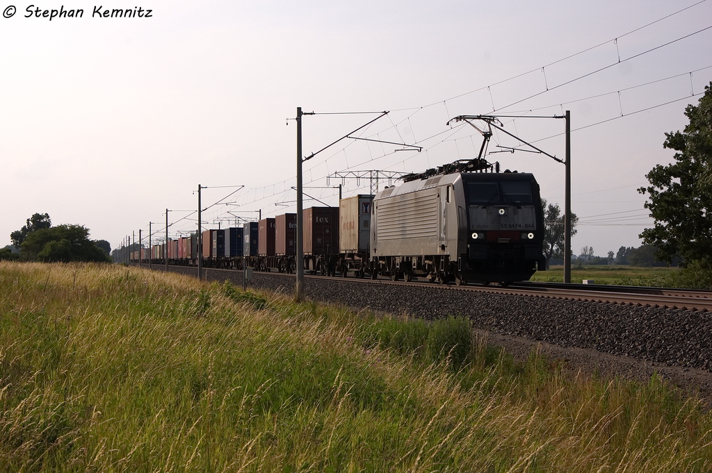 ES 64 F4 - 844 (189 844-4) MRCE Dispolok GmbH fr DB Schenker Rail Deutschland AG mit einem Containerzug in Vietznitz und fuhr in Richtung Nauen weiter. 02.07.2013