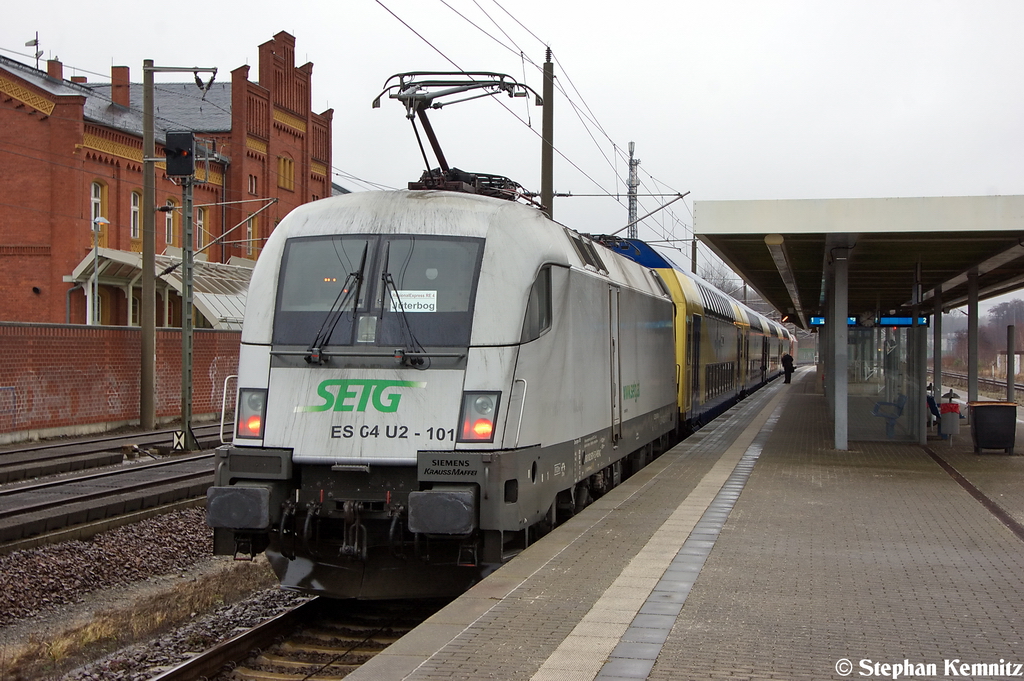 ES 64 U2 - 101 (182 601-5) Hupac fr ODEG - Ostdeutsche Eisenbahn GmbH mit dem RE4 (RE 37323) von Rathenow nach Jterbog in Rathenow. 07.01.2013