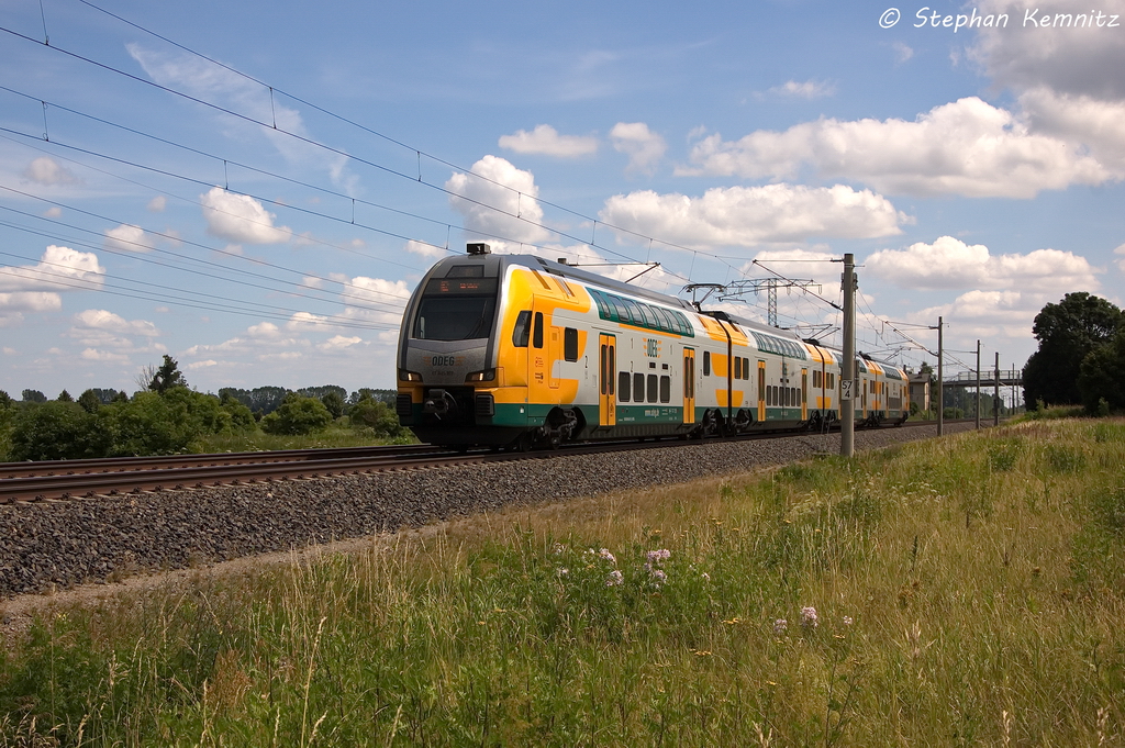 ET 445.101 (445 101-9) ODEG - Ostdeutsche Eisenbahn GmbH als RE2 (RE 37367) von Cottbus nach Wismar in Vietznitz. Wegen des versptenten EC 176 musste der Regionalexpress auf der linken Seite fahren, damit der Eurocity berholen kann. 16.07.2013