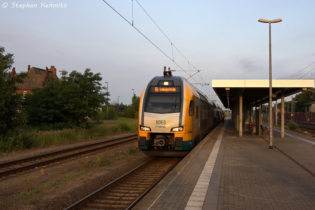 ET 445.102 (445 102-7) ODEG - Ostdeutsche Eisenbahn GmbH als RE4 (RE 37305) von Rathenow nach Ludwigsfelde, stand am frhen Samstagmorgen in Rathenow. 06.07.2013