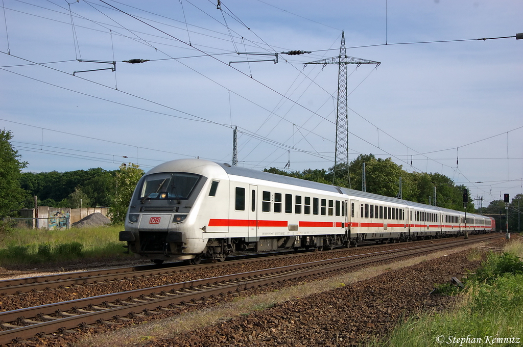 IC 2431 von Emden Auenhafen nach Berlin Ostbahnhof in Satzkorn und geschoben hatte die 101 004-0. 26.05.2012