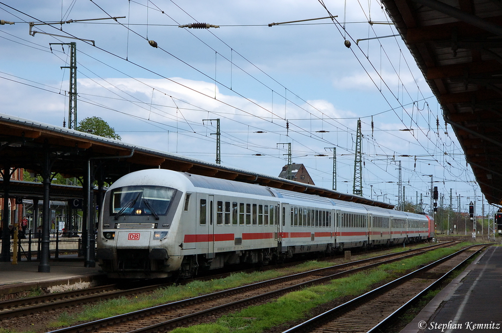 IC 2440 von Leipzig Hbf nach Köln Hbf, wurde über Stendal umgeleitet und geschoben hatte die 101 099-0. 27.04.2012