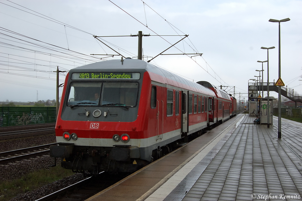 In Wustermark steht die RB13 (RB 18782) nach Berlin-Spandau. 20.04.2012