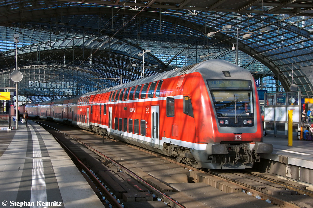 RE1 (RE 18116) von Frankfurt(Oder) nach Magdeburg Hbf im Berliner Hbf und gezogen hatte die 112 116-9. 13.10.2012