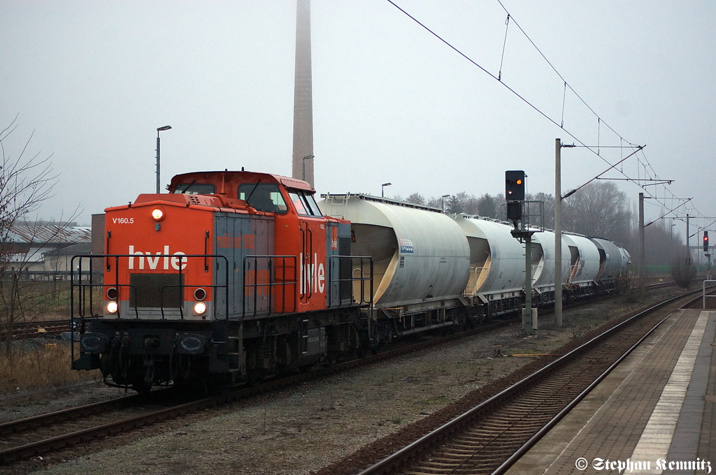 V160.5 (202 816-5) ex DR (110 816-6) hvle - Havellndische Eisenbahn AG mit einem Kesselzug in Rathenow auf dem Weg nach Wustermark Gbf. 25.01.2012
