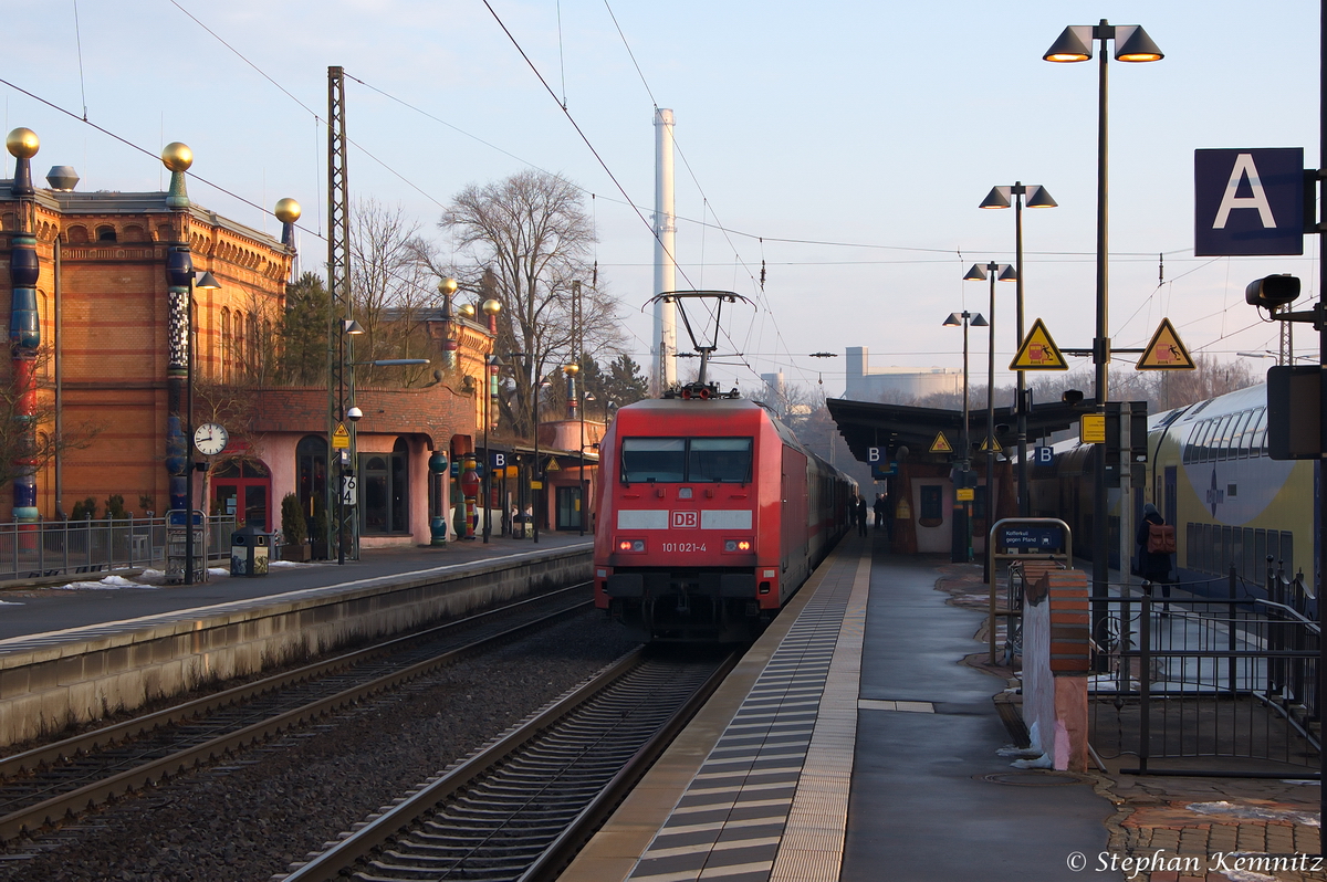 101 021-4 mit dem IC 2182 von Kassel-Wilhelmshöhe nach Stralsund Hbf in Uelzen. 04.02.2014