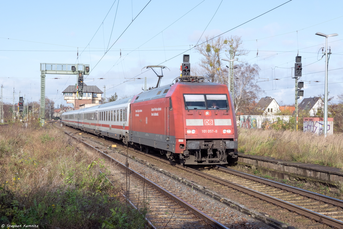 101 057-8 mit dem IC 2035 von Norddeich nach Leipzig Hbf in Magdeburg-Buckau. 20.11.2015