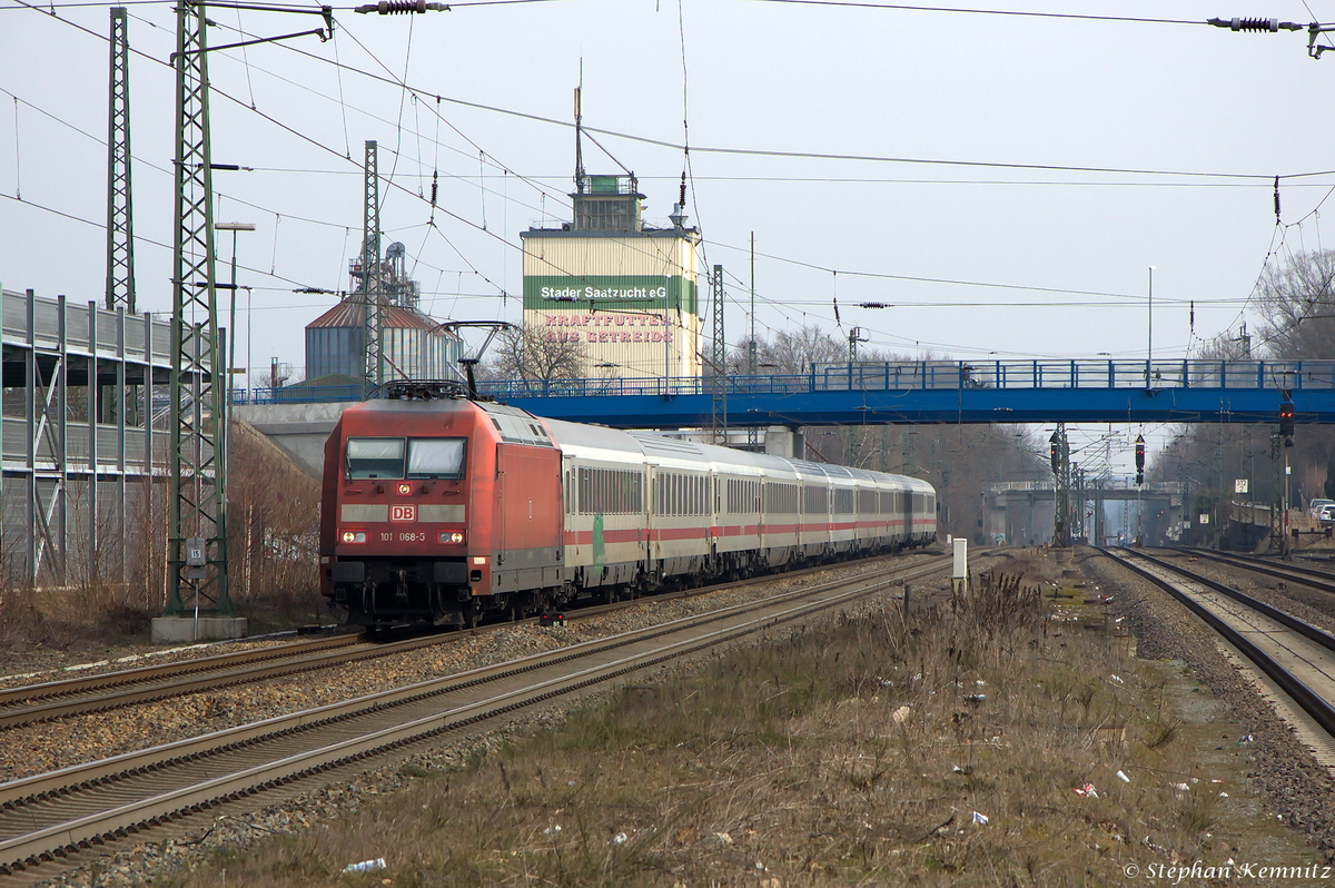 101 068-5 mit dem IC 2217 von Greifswald nach Stuttgart Hbf in Tostedt. 17.03.2015