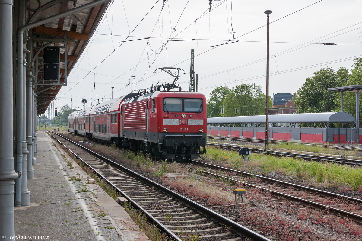 112 139 kam mit der RB32 (RB 17557) von Uelzen nach Stendal und schob ihre Garnitur erstmal in die Abstellung. 16.05.2015