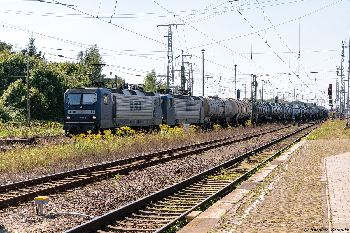 114 (143 056-0) & 119 (143 571-8) RBH Logistics GmbH mit einem Kesselzug  Dieselkraftstoff oder Gasöl oder Heizöl (leicht)  in Stendal und fuhren weiter in Richtung Magdeburg. 29.08.2017