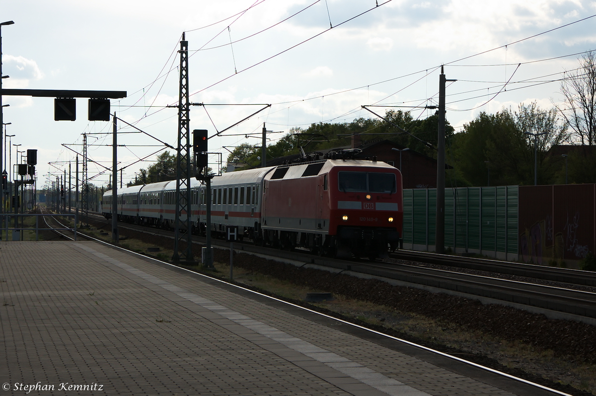 120 140-9 mit dem IC 1924 von Frankfurt(Main)Hbf nach Berlin Südkreuz in Rathenow. 27.04.2014