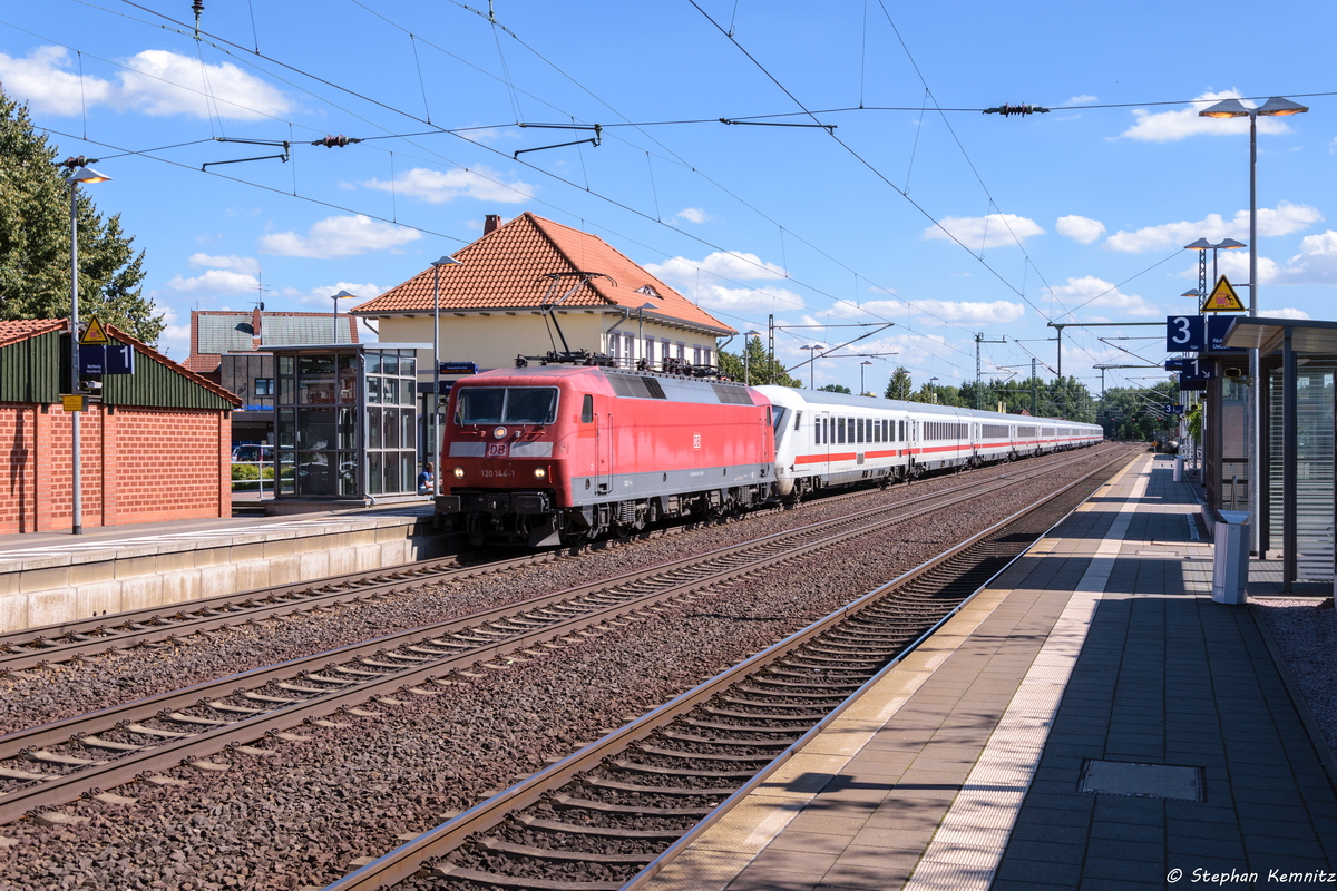 120 144-1 mit dem IC 2880 für ICE 78 in Bienenbüttel und fuhr weiter in Richtung Hamburg. 19.08.2016