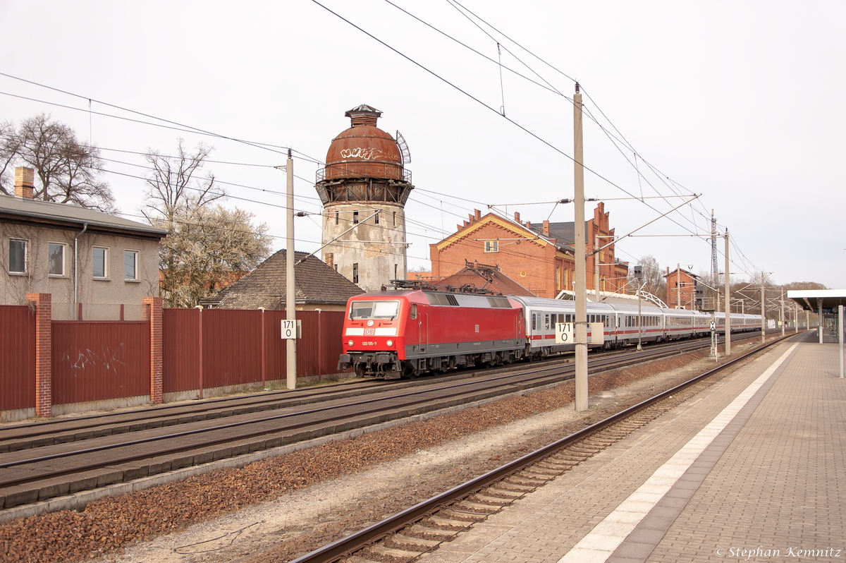 120 155-7 mit dem IC 1923 von Berlin Südkreuz nach Frankfurt(Main)Hbf in Rathenow. 12.04.2015