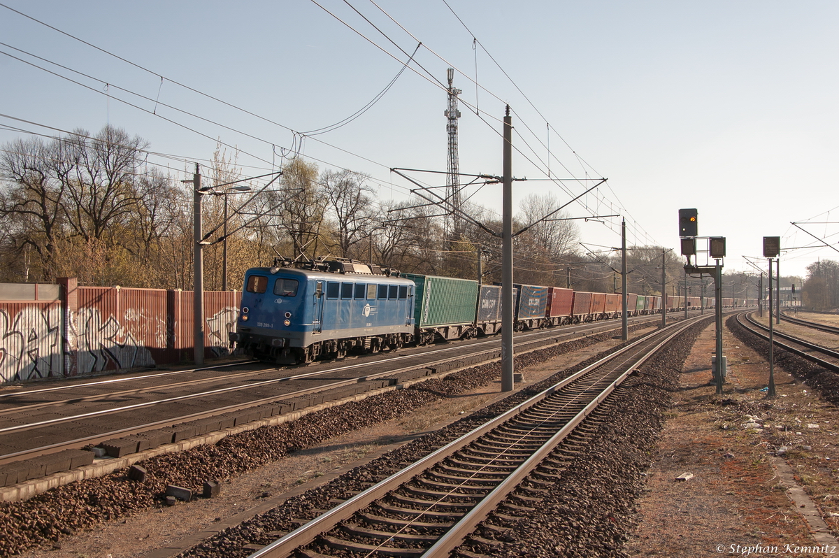 139 285-1 EGP - Eisenbahngesellschaft Potsdam mbH mit einem Containerzug von Berlin Westhafen nach Hamburg-Waltershof in Rathenow. 18.04.2015