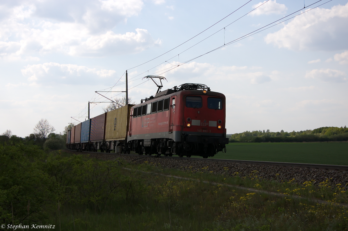 140 853-3 EGP - Eisenbahngesellschaft Potsdam mit einem Containerzug aus Richtung Salzwedel kommend in Stendal. 29.04.2014