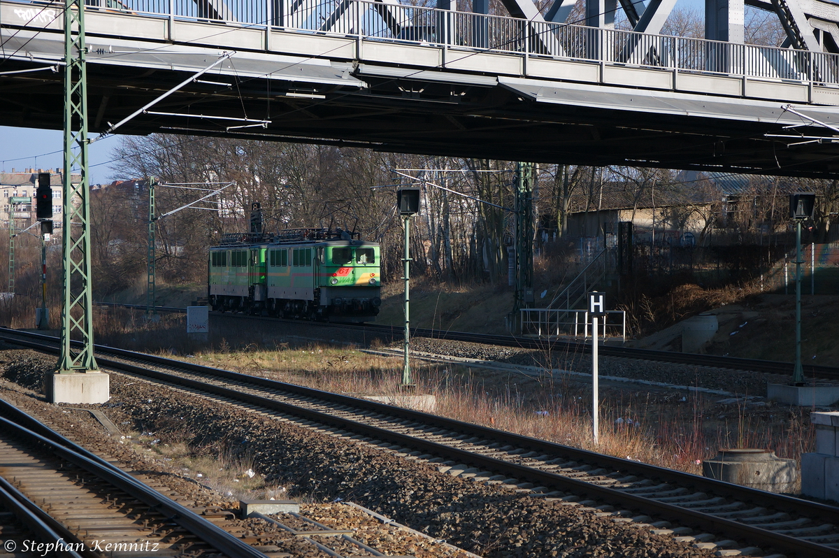 142 103-1 & 142 118-9 der EGP - Eisenbahngesellschaft Potsdam mbH kamen durch den Bahnhof Berlin Gesundbrunnen gefahren und fuhren in Richtung Berlin Schönhauser Allee weiter. 25.02.2014