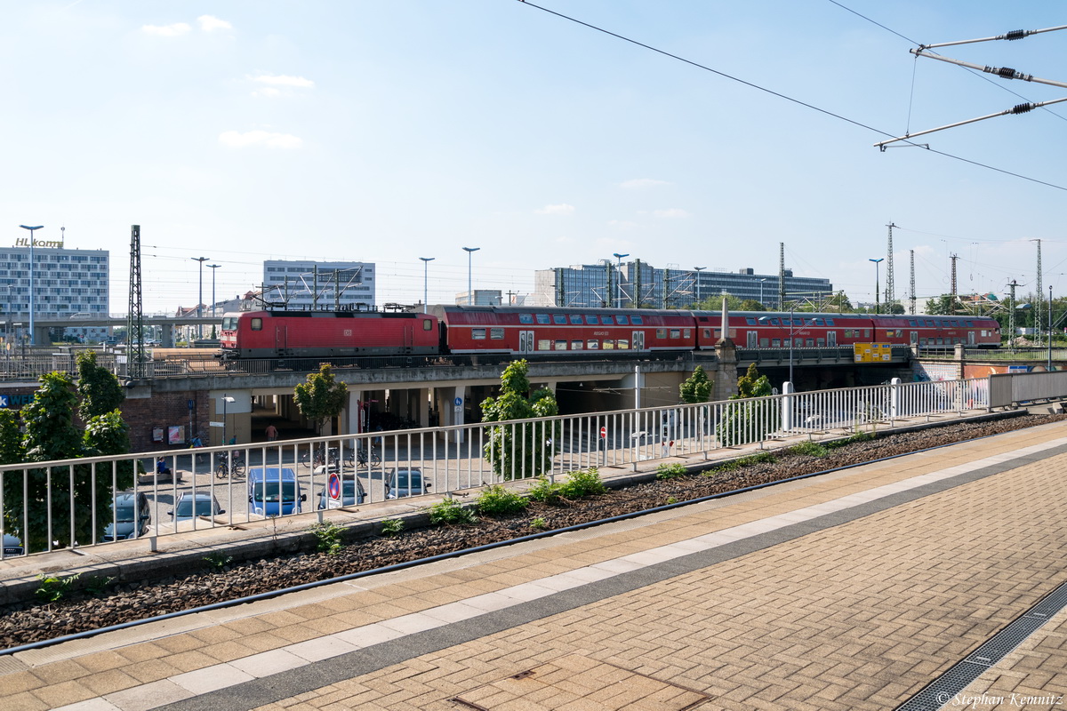 143 327-5 mit der RB80 (RB 37816) von Halle(Saale)Hbf nach Lutherstadt Wittenberg, bei der Ausfahrt aus Halle(Saale)Hbf. 22.08.2015