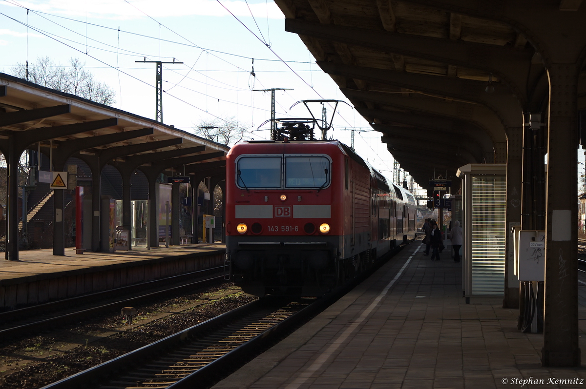 143 591-6 mit dem RE13 (RE 17689) von Magdeburg Hbf nach Leipzig Hbf in Magdeburg-Neustadt. 13.01.2015