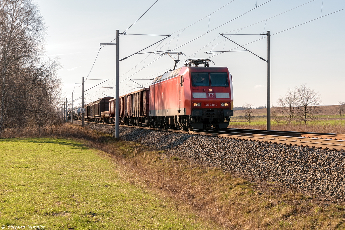 145 030-3 DB Cargo mit einem gemischtem Güterzug von Seelze nach Seddin in Nennhausen. Netten Gruß zurück! 24.03.2017