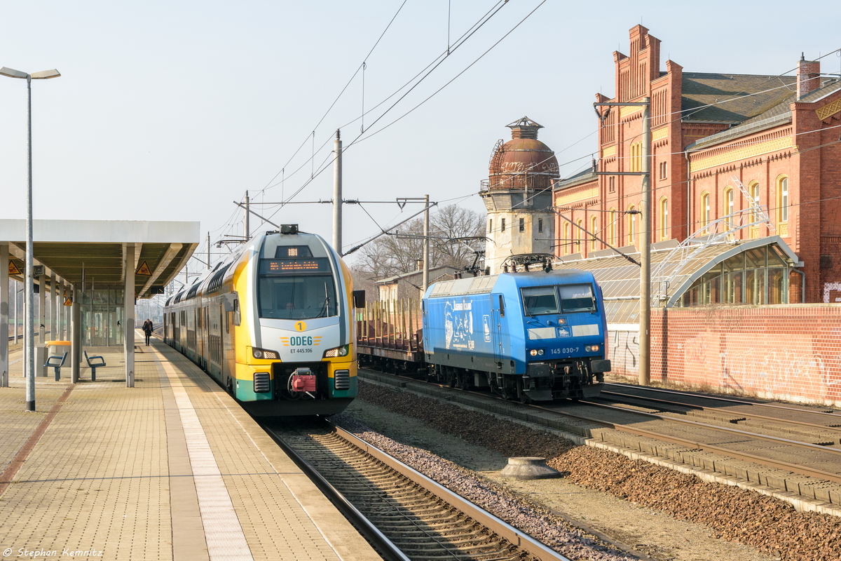 145 030-7 PRESS (145 085-7) mit einem leeren Holzzug in Rathenow und fuhr weiter in Richtung Berlin. 28.02.2016