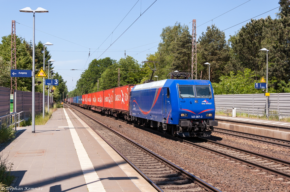 145 087-3  Barbara  SRI Rail Invest GmbH für METRANS a.s. mit einem Containerzug in Bienenbüttel und fuhr weiter in Richtung Uelzen. 05.06.2015