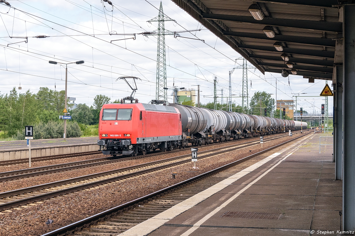 145 091-5 HSL Logistik GmbH mit einem Kesselzug  Ethylbenzol (Ethylbenzen)  in Berlin-Schönefeld Flughafen und fuhr weiter in Richtung Glasower Damm. 13.07.2017